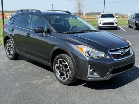 Used 2017 Subaru Crosstrek 2.0i Premium AWD/4WD image 3