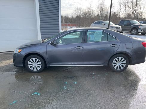 Used 2014 Toyota Camry LE image 4
