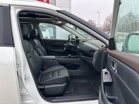 Certified 2023 Nissan Rogue SV w/ SV Premium B Package image 16