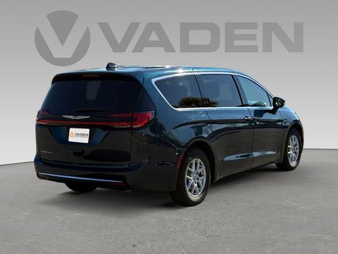 Used 2024 Chrysler Pacifica Touring-L image 20