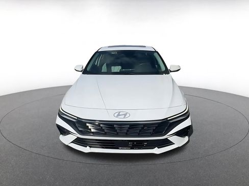 Used 2025 Hyundai Elantra Limited image 4