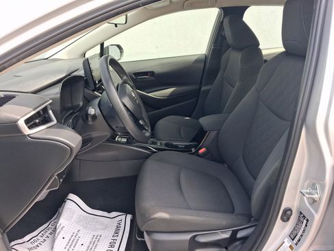 Used 2022 Toyota Corolla LE FWD image 5