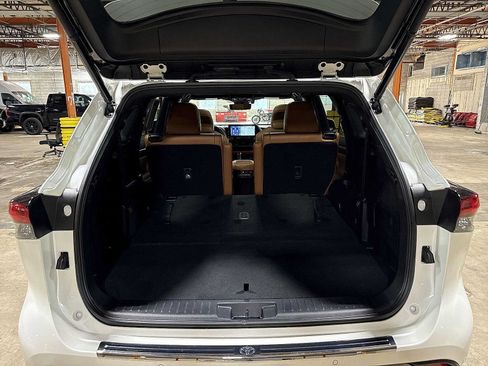 Used 2021 Toyota Highlander Platinum AWD/4WD image 10