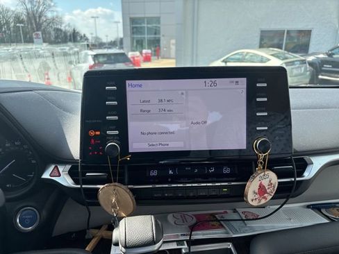 Used 2021 Toyota Sienna XLE image 10