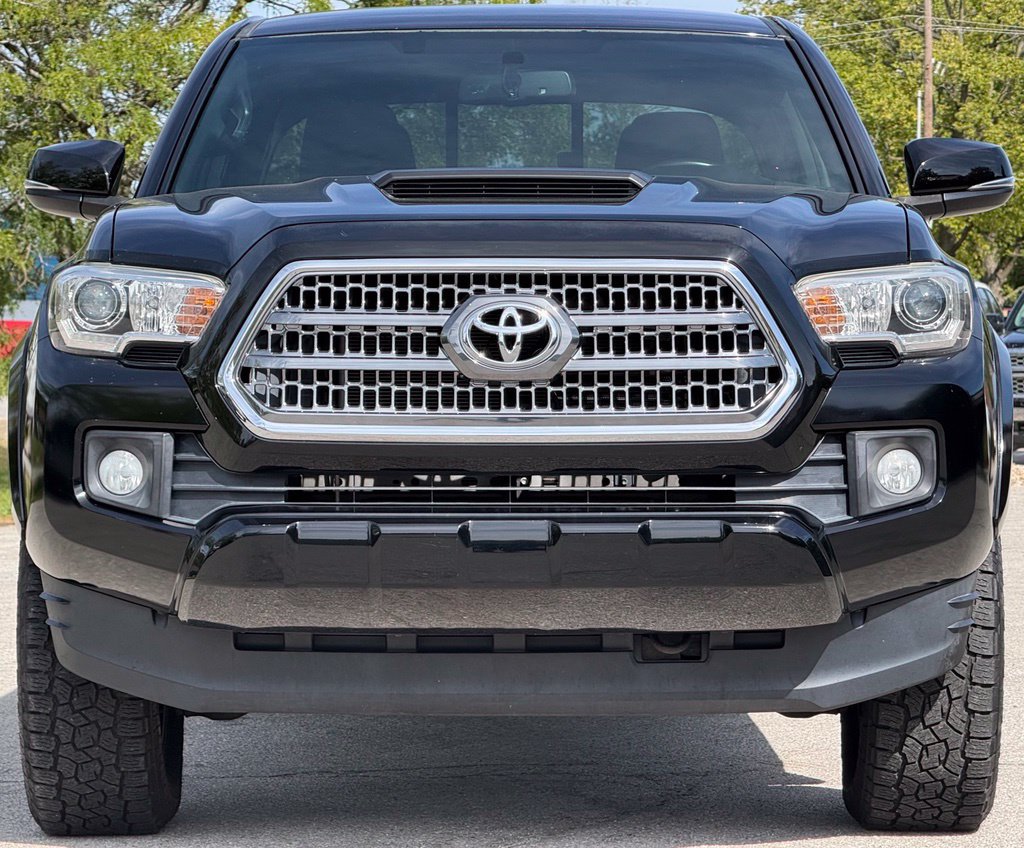 Used 2016 Toyota Tacoma TRD Sport w/ Towing Package AWD/4WD image 7