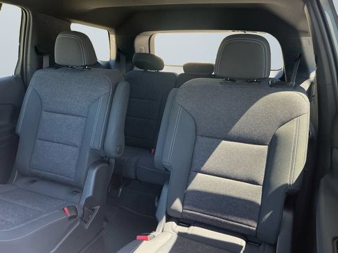 Used 2025 Chevrolet Traverse LT w/ Enhanced Driving Package FWD image 14