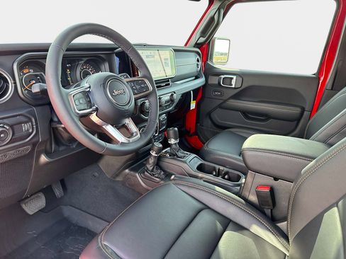 New 2026 Jeep Wrangler Sahara AWD/4WD image 31