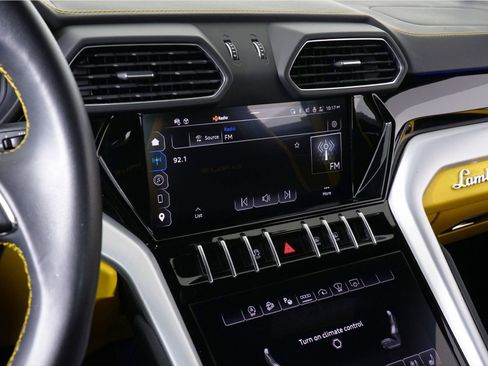 Used 2023 Lamborghini Urus S image 28