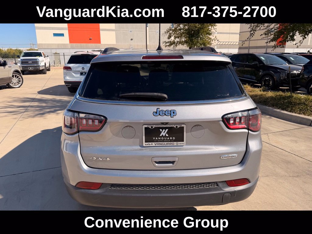 Used 2022 Jeep Compass Latitude w/ Convenience Group AWD/4WD image 3