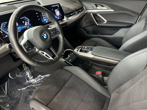 Certified 2025 BMW X2 xDrive28i w/ Technology Package image 4