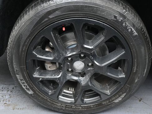 Used 2022 Jeep Compass Latitude w/ Sun and Sound Group image 36