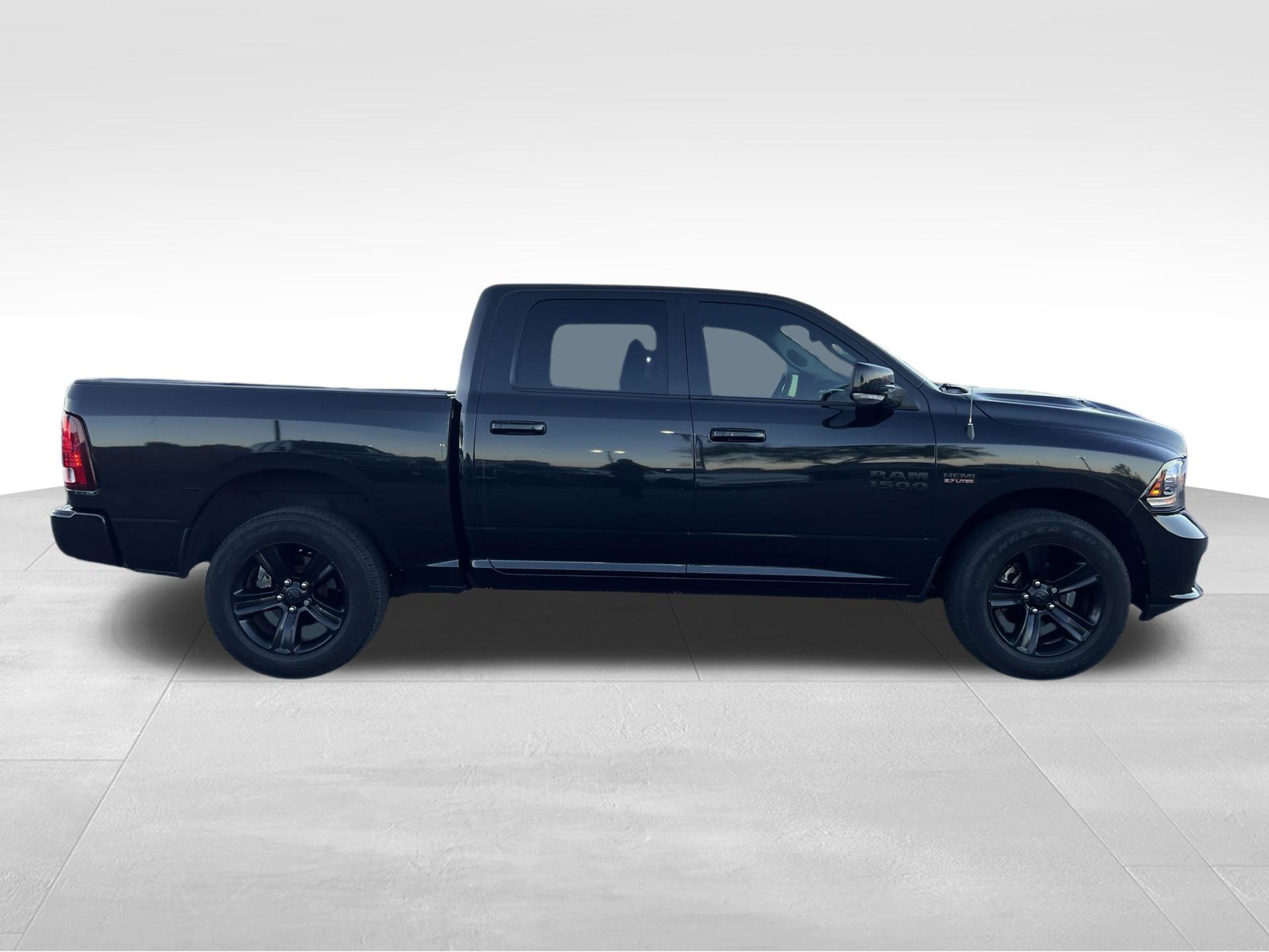 Used 2017 RAM 1500 Sport w/ Quick Order Package 26Q Night AWD/4WD image 4