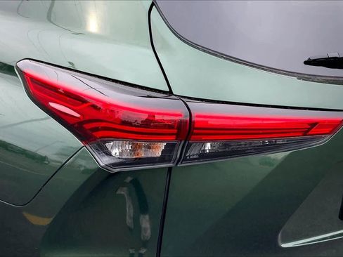 Used 2023 Toyota Highlander Limited image 29