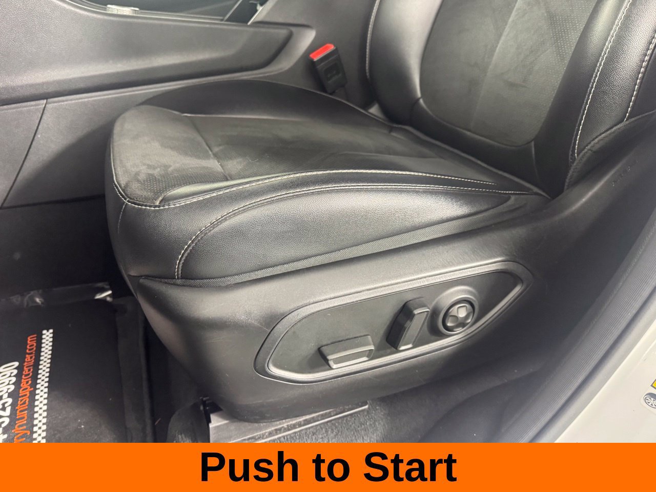 Used 2024 Jeep Grand Cherokee L Altitude AWD/4WD image 14