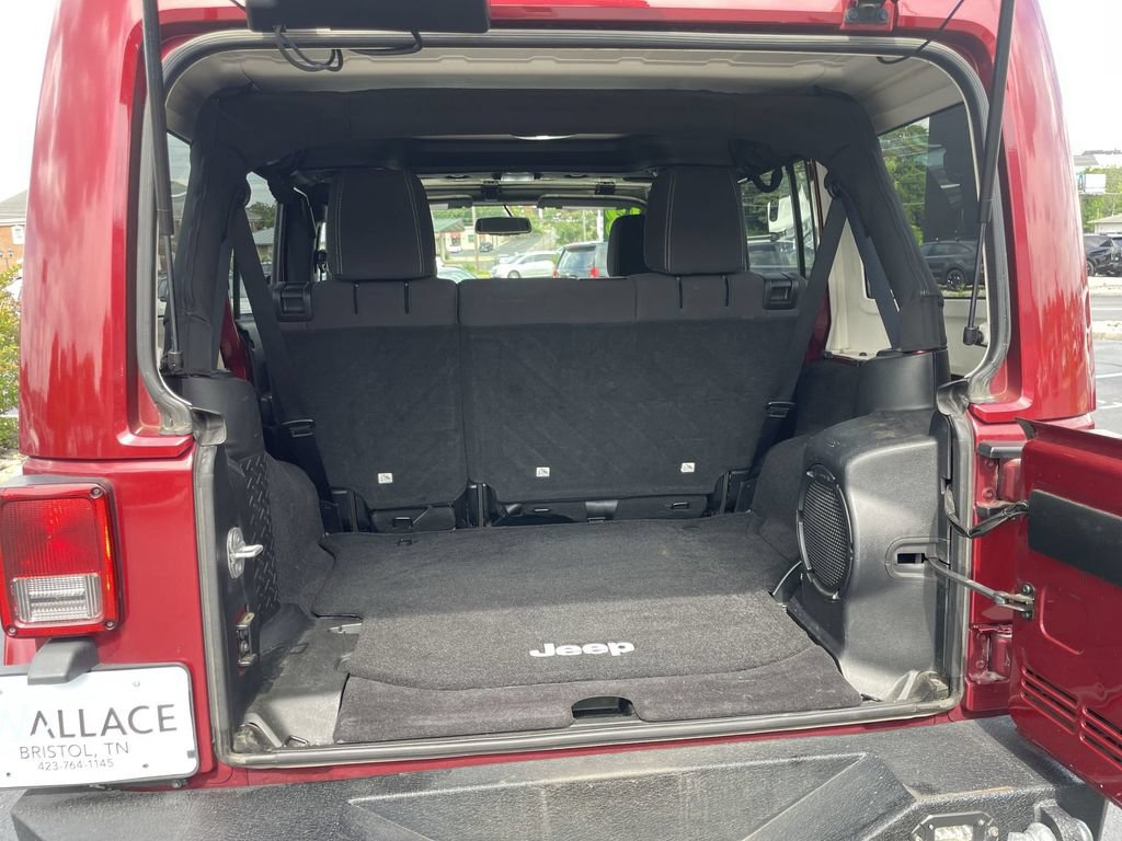 Used 2013 Jeep Wrangler Unlimited Rubicon w/ Connectivity Group AWD/4WD image 33