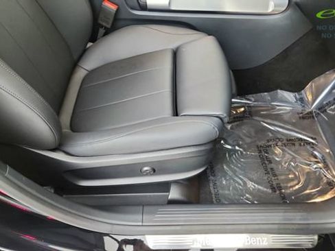 Used 2025 Mercedes-Benz GLB 250 4MATIC w/ Exclusive Package image 38