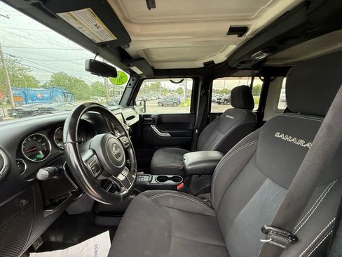 Used 2016 Jeep Wrangler Unlimited Sahara AWD/4WD image 12