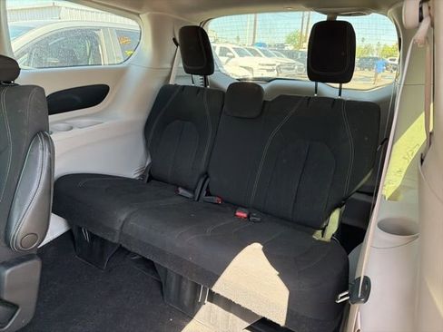 Used 2022 Chrysler Voyager LX image 13