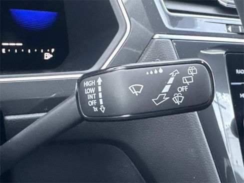 Certified 2022 Volkswagen Tiguan SE image 21