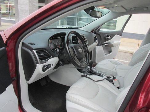 Used 2020 Jeep Cherokee Limited image 68