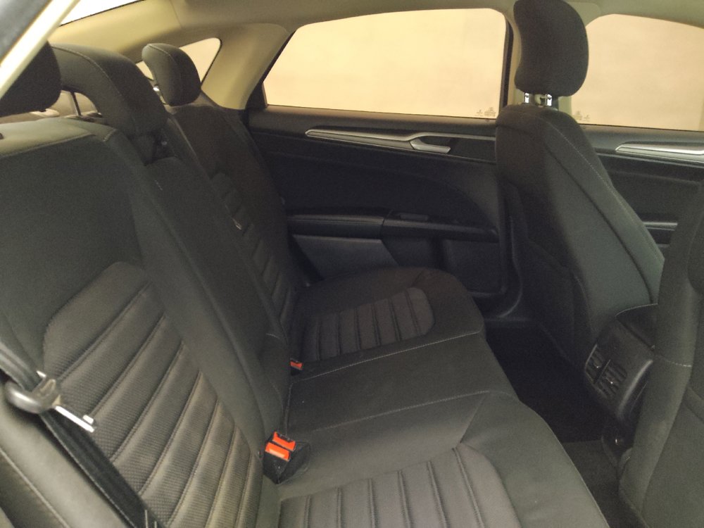 Used 2018 Ford Fusion SE w/ Fusion SE Technology Package FWD image 19
