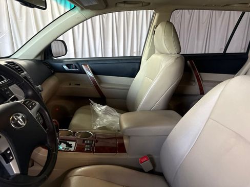 Used 2012 Toyota Highlander Limited w/ Tow Pkg AWD/4WD image 22
