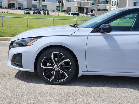 New 2026 Nissan Altima 2.5 SR FWD image 6