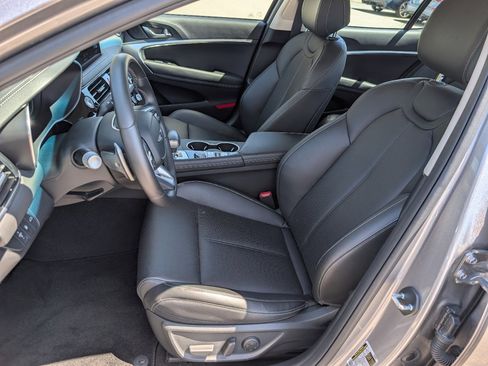 Used 2026 Genesis G70 2.5T image 2