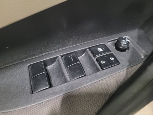 Used 2022 Toyota Corolla LE FWD image 27