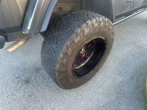 Used 2021 Jeep Wrangler Unlimited Rubicon w/ Xtreme Recon 35" Tire Package image 25