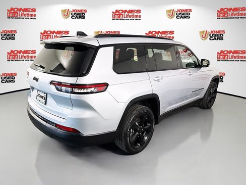 Used 2024 Jeep Grand Cherokee L Altitude AWD/4WD image 17