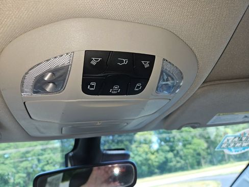 Used 2024 Chrysler Pacifica Touring-L FWD image 21