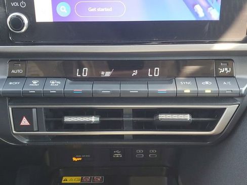 Used 2025 Toyota Camry LE image 30