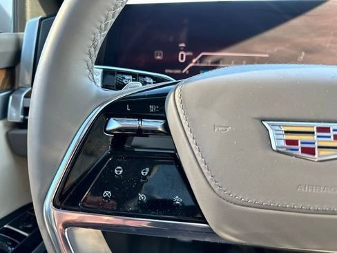 Used 2025 Cadillac Escalade Sport Platinum w/ LPO, ONYX Package image 41