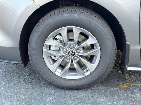 New 2026 Toyota Sienna XLE FWD image 12