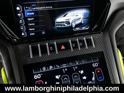 Used 2022 Lamborghini Urus AWD/4WD image 23