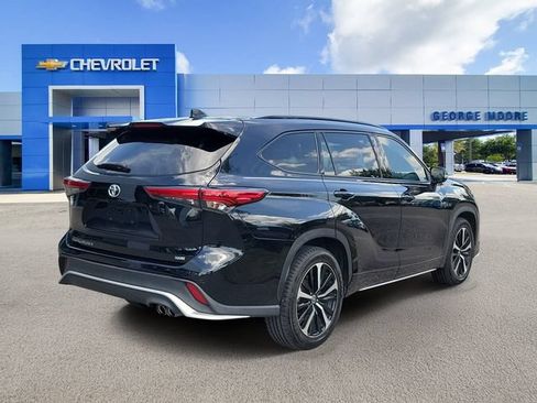Used 2022 Toyota Highlander XSE FWD image 4