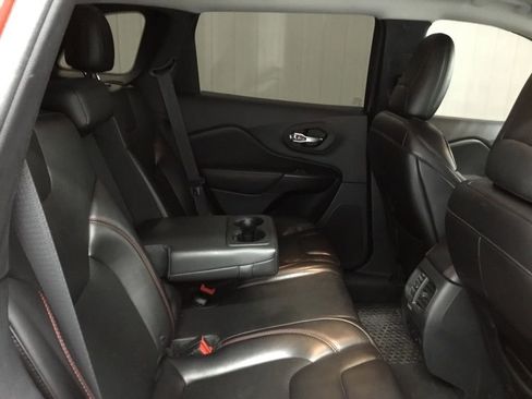 Used 2019 Jeep Cherokee Trailhawk image 44