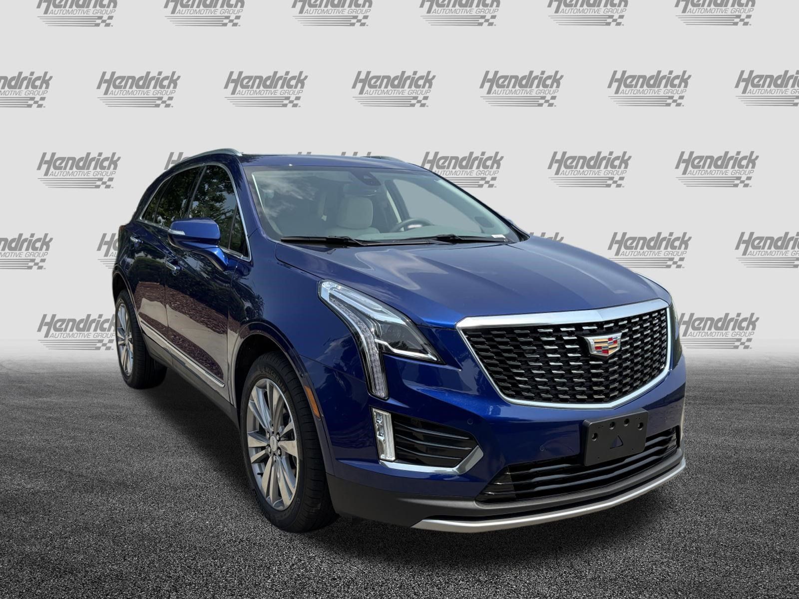 Used 2025 Cadillac XT5 Premium Luxury AWD/4WD image 2