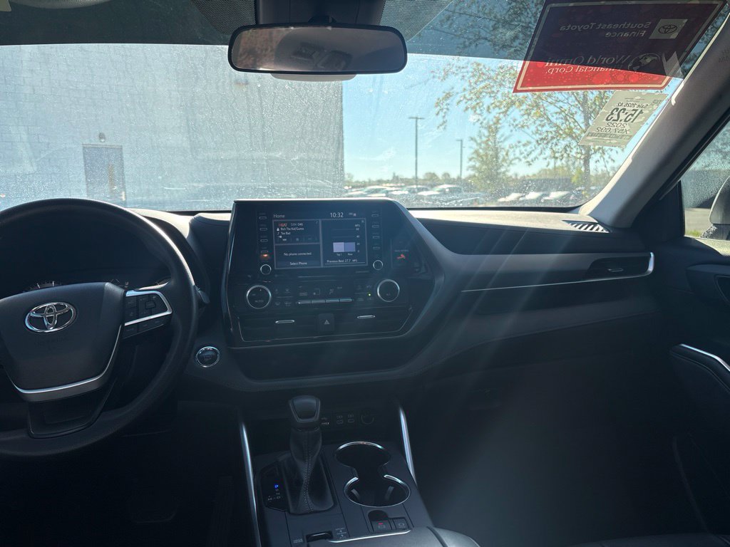 Used 2022 Toyota Highlander L FWD image 30