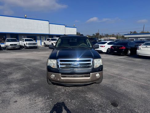 Used 2013 Ford Expedition XLT image 2