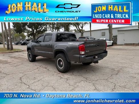 Used 2017 Toyota Tacoma TRD Off-Road w/ Premium & Technology Package image 8