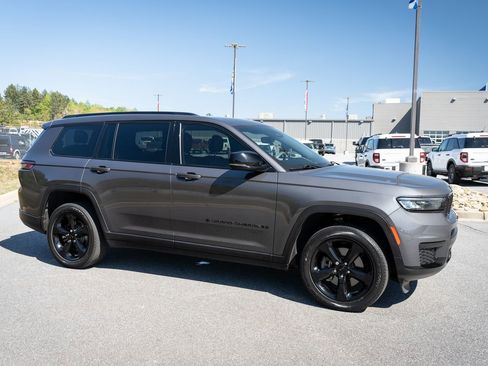 Used 2023 Jeep Grand Cherokee L Laredo AWD/4WD image 12
