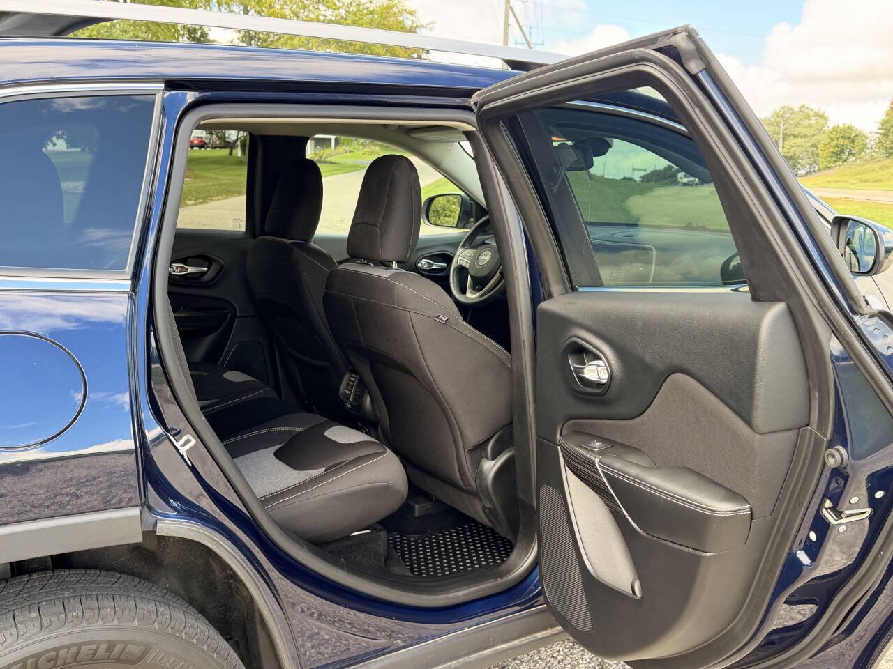 Used 2014 Jeep Cherokee Latitude w/ Cold Weather Group AWD/4WD image 26