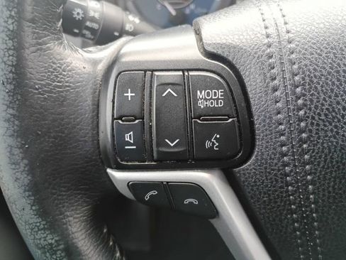 Used 2020 Toyota Sienna XLE FWD image 18