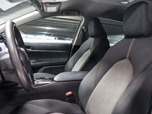 Used 2020 Toyota Camry LE FWD image 17