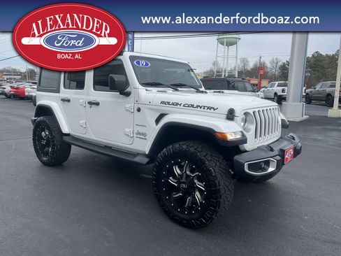 Used 2019 Jeep Wrangler Unlimited Sahara w/ Safety Group image 3