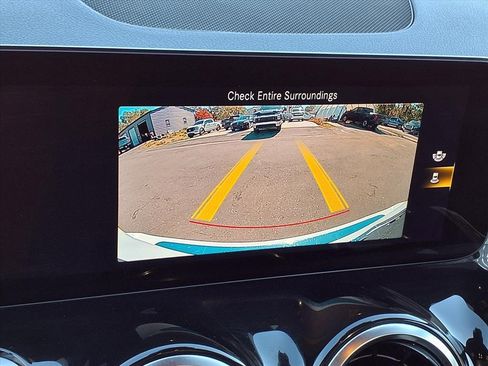 Used 2023 Mercedes-Benz GLB 250 4MATIC w/ Premium Package image 29