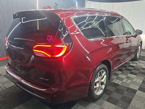 Used 2018 Chrysler Pacifica Limited FWD image 19