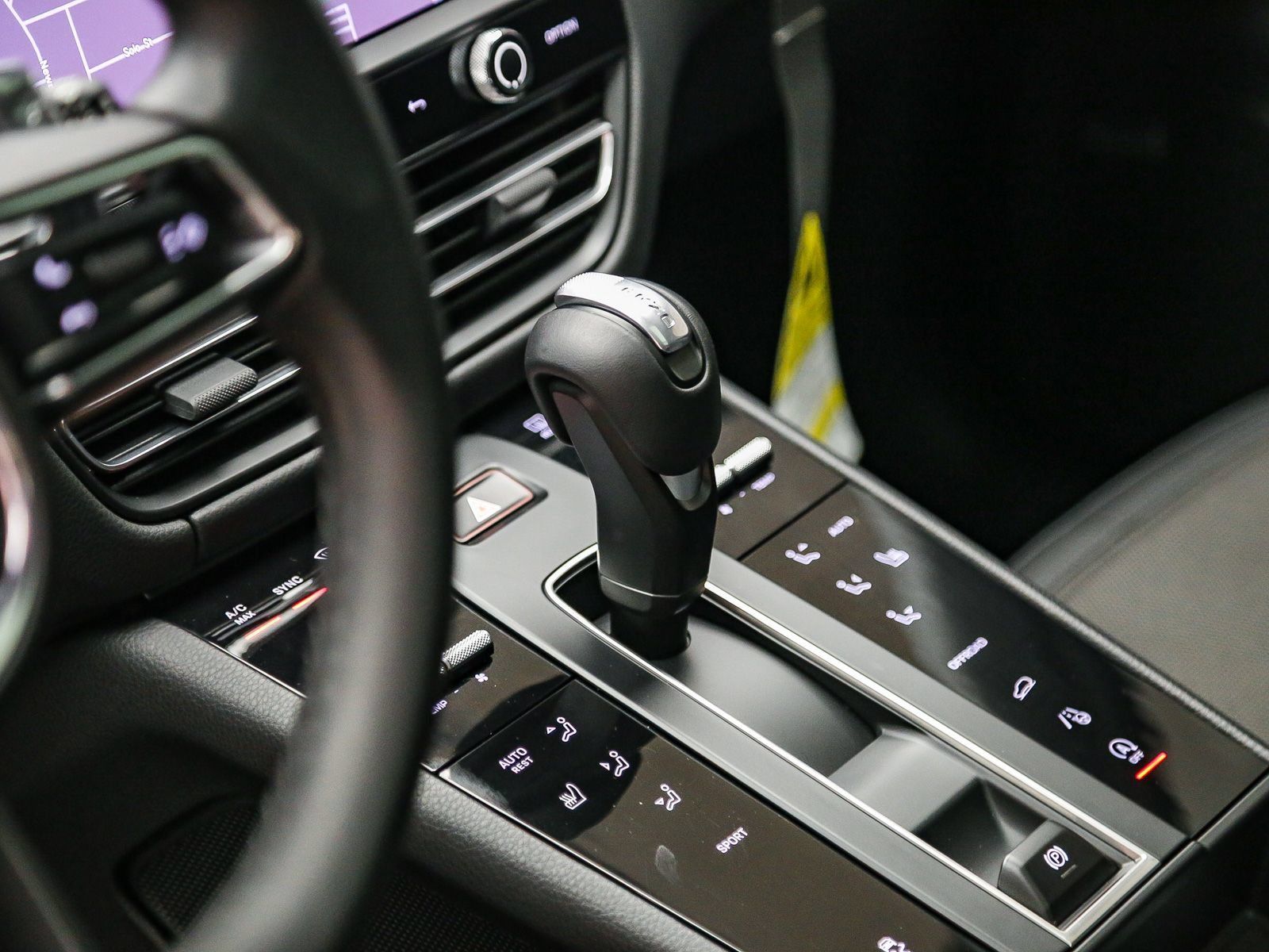 Certified 2025 Porsche Macan AWD/4WD image 25